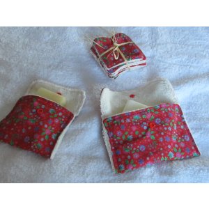 ensemble voyage : étui savon -étui shampoing solide -lingettes coton/ micro éponge bambou - ensemble 2 pochettes et lingettes rouge à fleurs