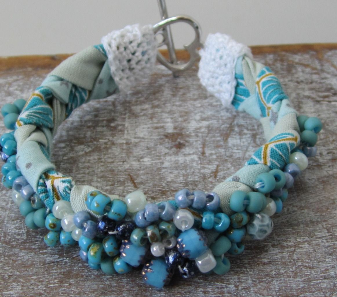 bracelet-textile-bleu-turquoise-tresse-perles-sylvie-hue-creations-8.jpg