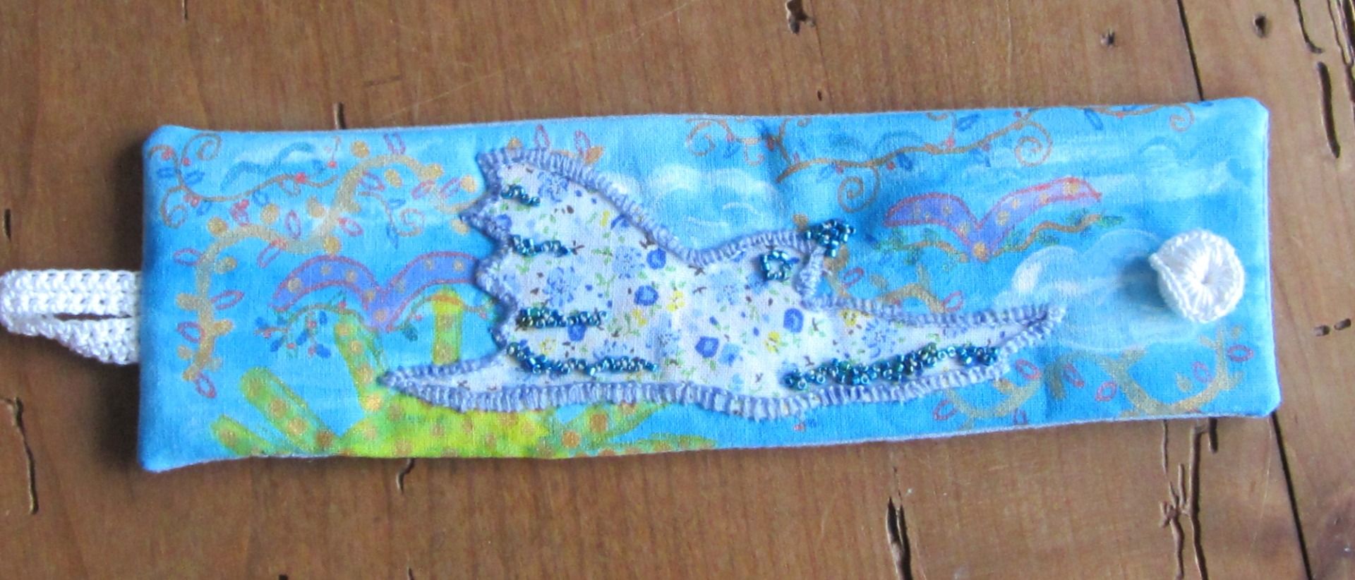 bracelet-textile-oiseau-broderie-peint-perles-fait-main-sylvie-hue-creations-1.jpg