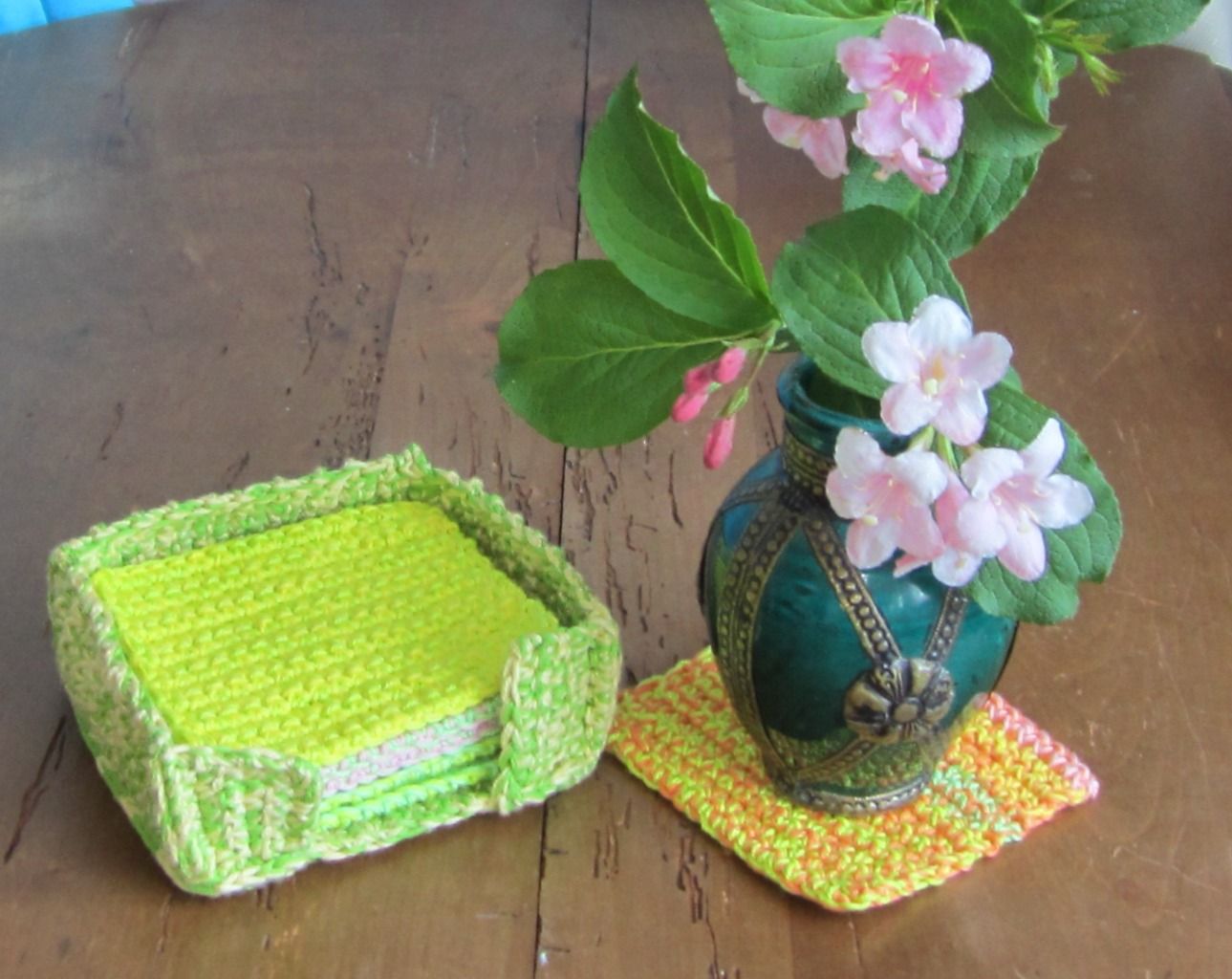 dessousdeverre-carres-crochet-vert-jaune-coton-faitmain-sylviehue-creation-3.jpg