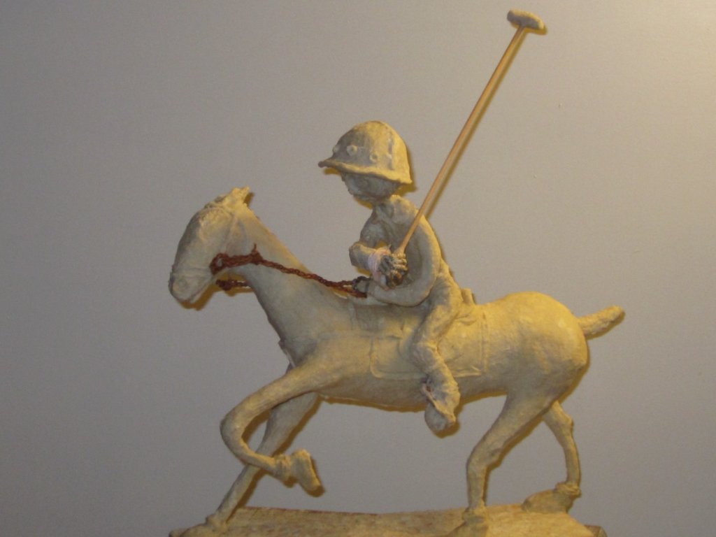 Joueur de polo: sculpture en cours de réalisation, avant peinture