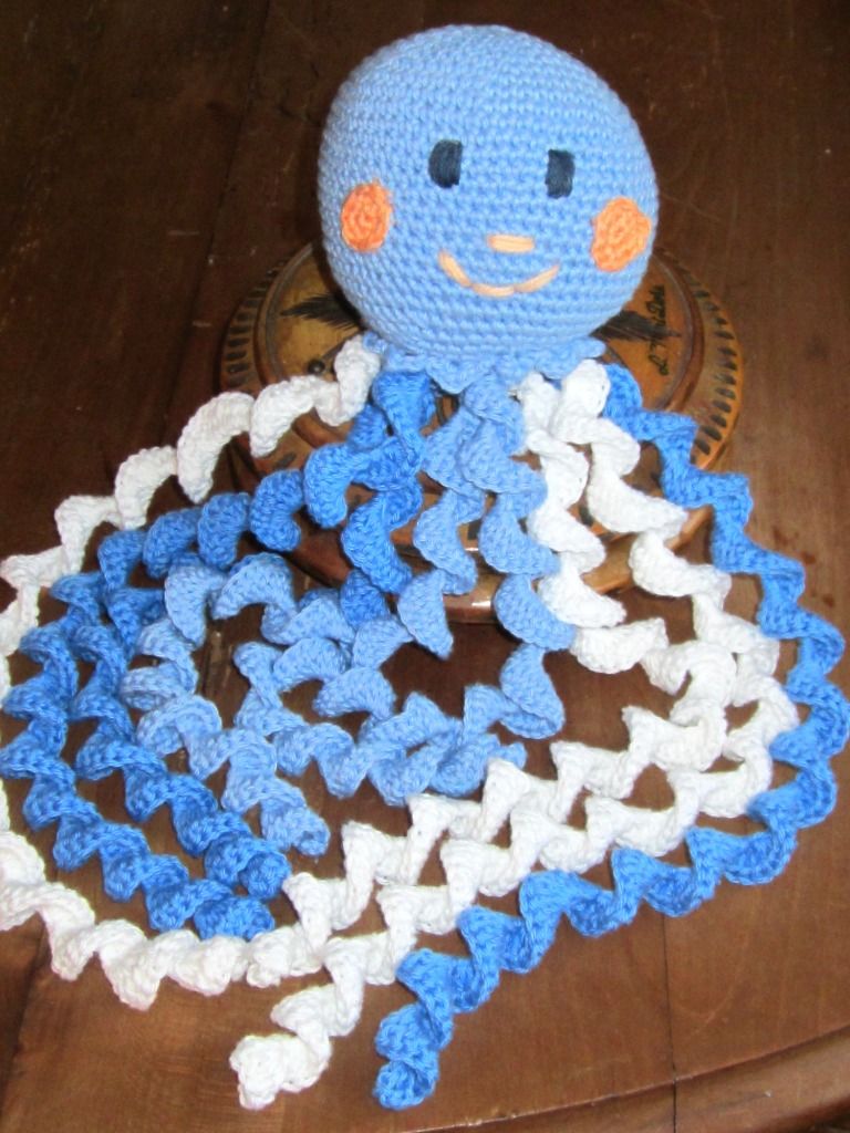 pieuvre-crochet-bleu-fait-a-la-main-sylvie-hue-creation-4.jpg