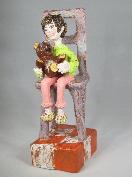 sculpture-petitefille-ours-papiermache-sylviehue-1_mini.jpg