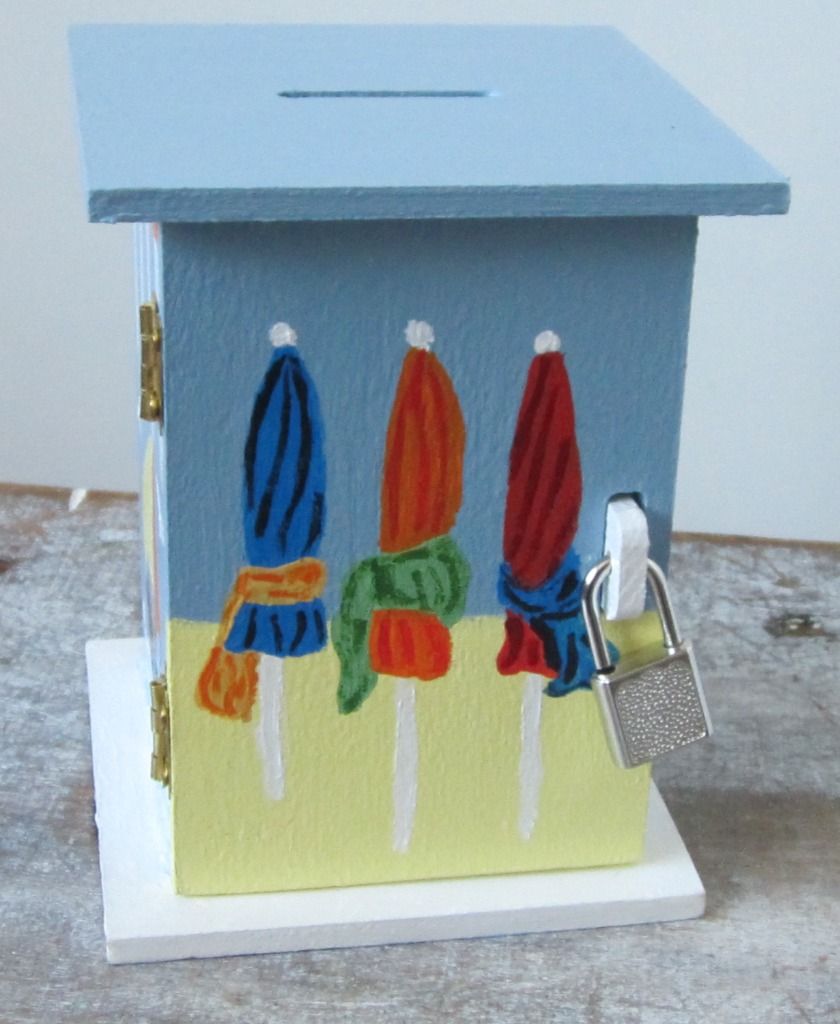 tirelire-deauville-cabine-de-plage-parasol-sylvie-hue-creation-1.jpg