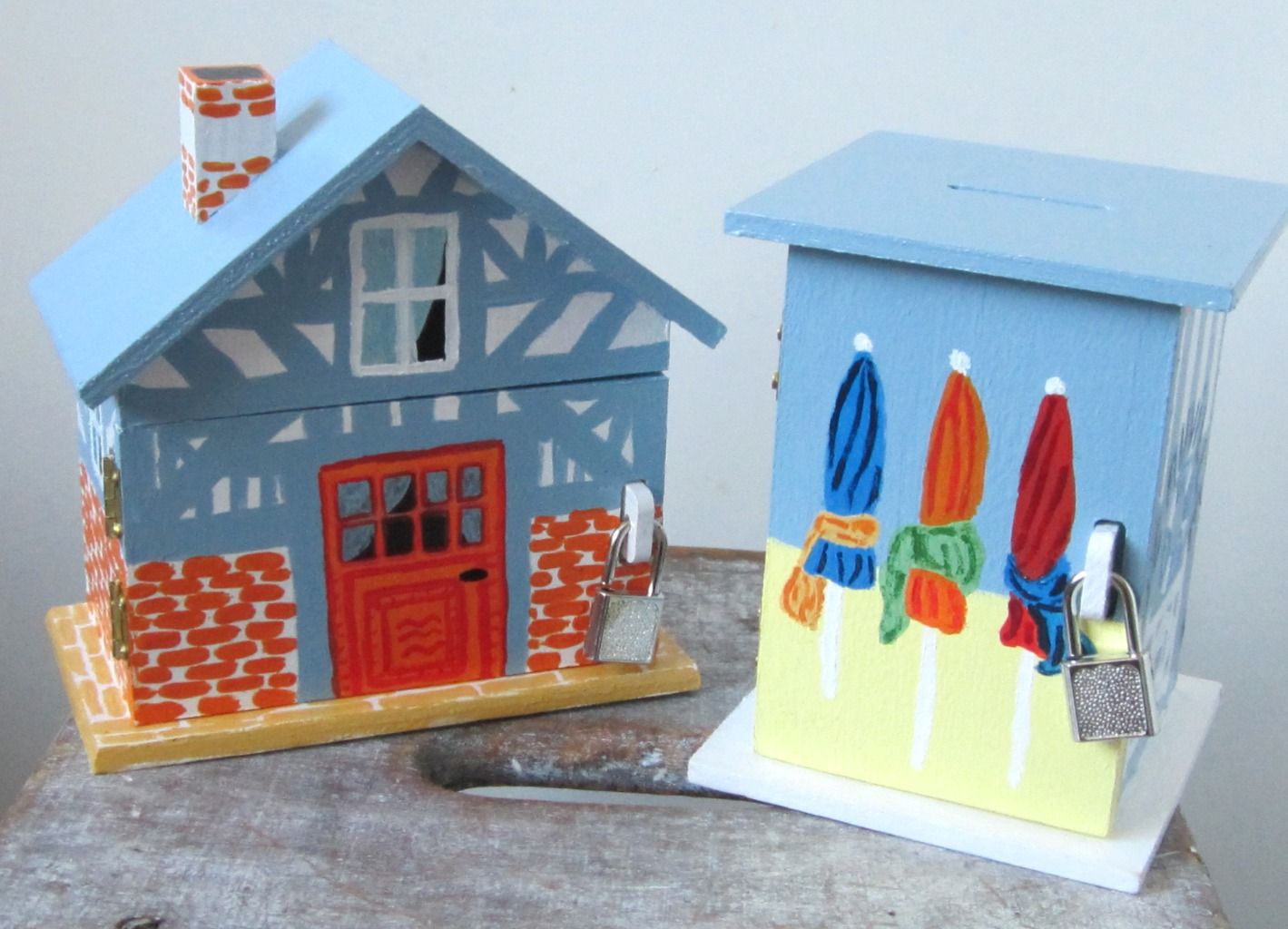 tirelire-normandie-bois-cabine-de-plage-fait-main-sylvie-hue-creation.jpg
