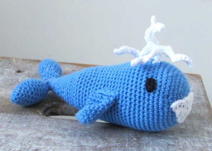 Doudou baleine, faite main au crochet