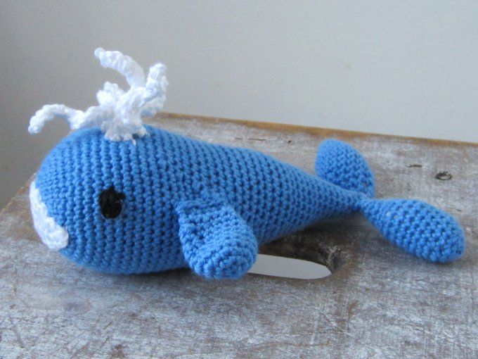 Doudou baleine, faite main au crochet