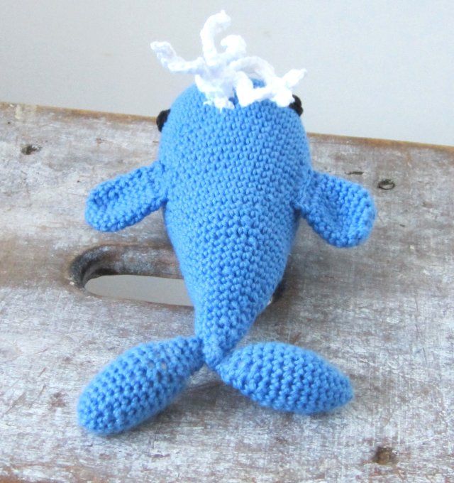 Doudou baleine, faite main au crochet