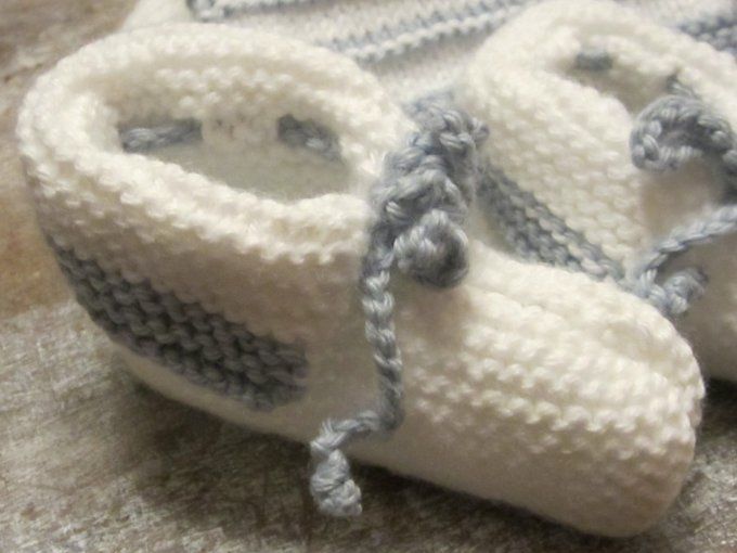 Bonnet & bottons tricotés main - 3 séries (vert amande)