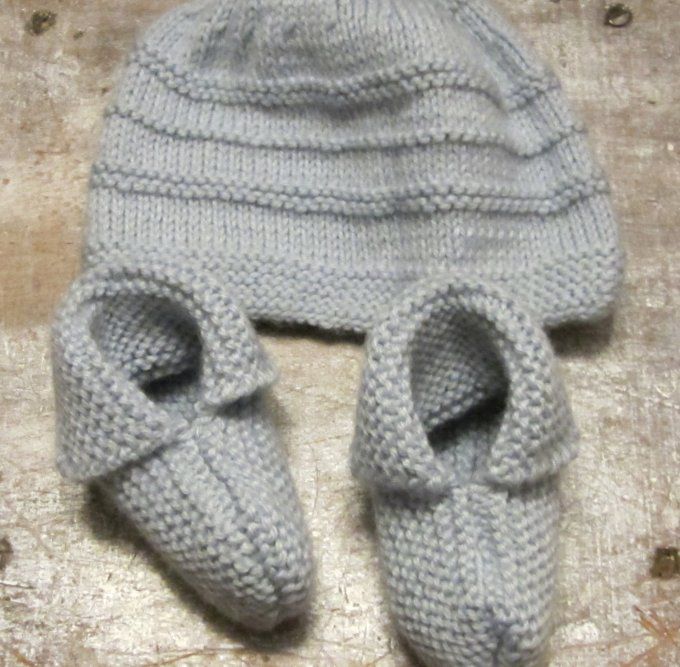 Bonnet & bottons tricotés main - 3 séries (vert amande)