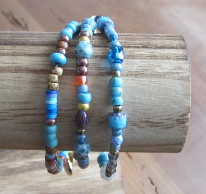 bracelet multirangs en perles en verre et breloques