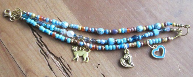 bracelet multirangs en perles en verre et breloques