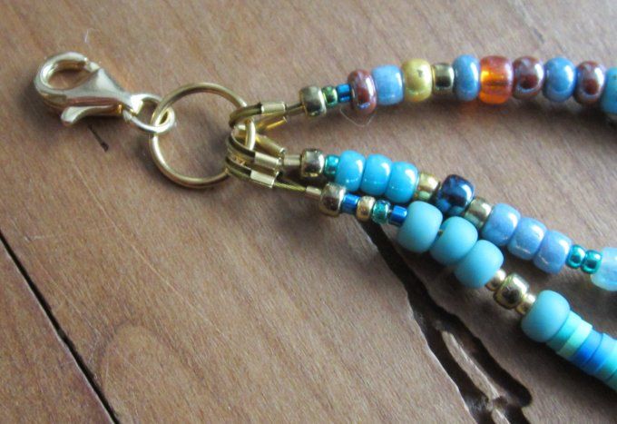 bracelet multirangs en perles en verre et breloques