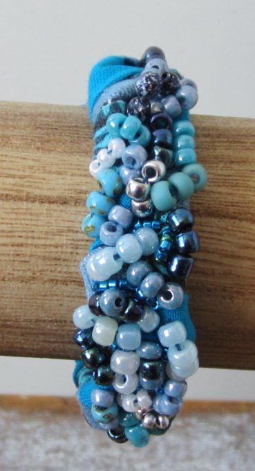 Bracelet textile avec perles brodées - Bleu Mer -taille M