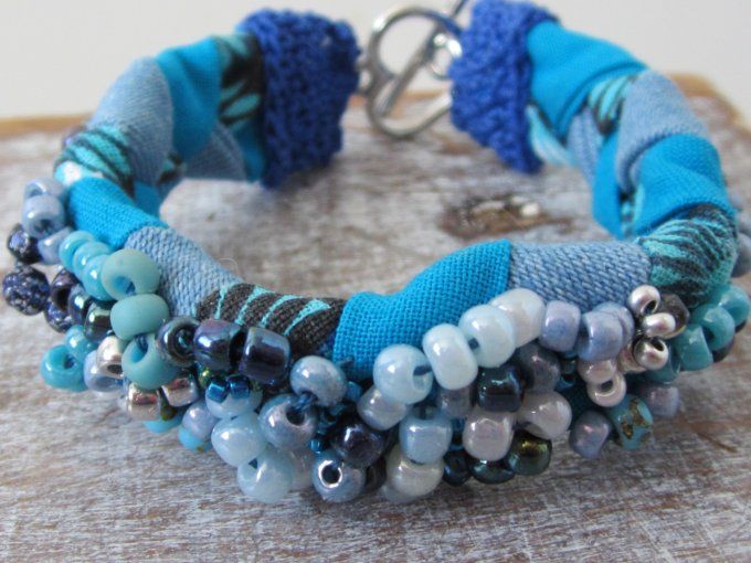 Bracelet textile avec perles brodées - Bleu Mer -taille M