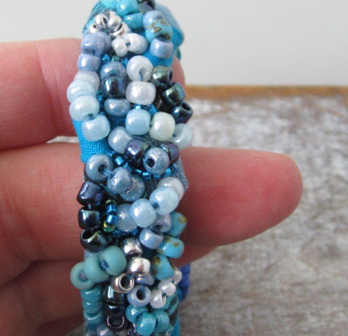 Bracelet textile avec perles brodées - Bleu Mer -taille M