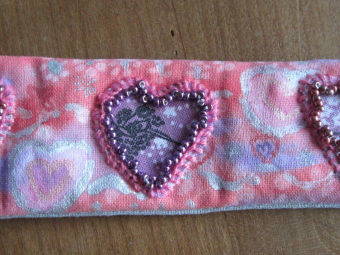 Bracelet textile brodé - Cœurs - tour de poignet 16,5 - 17 cm