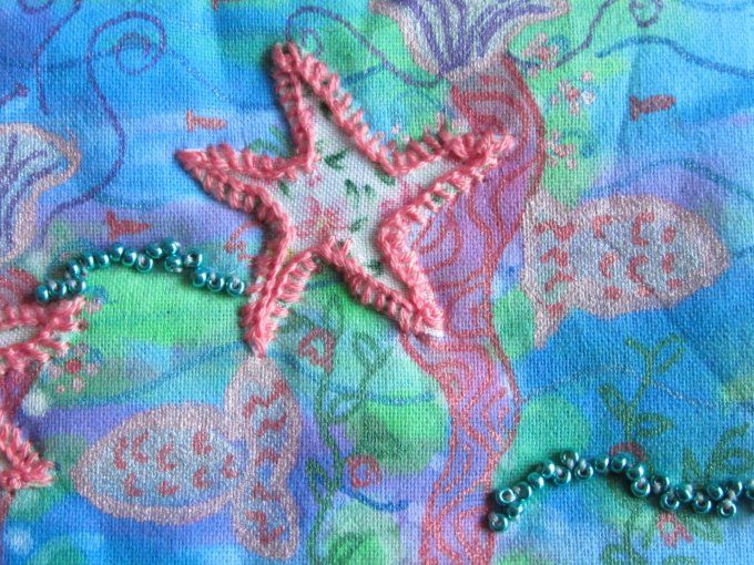 Bracelet textile brodé - Etoiles de mer - tour de poignet 16,5 - 17 cm