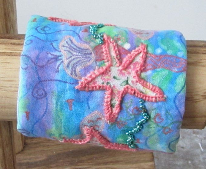 Bracelet textile brodé - Etoiles de mer - tour de poignet 16,5 - 17 cm