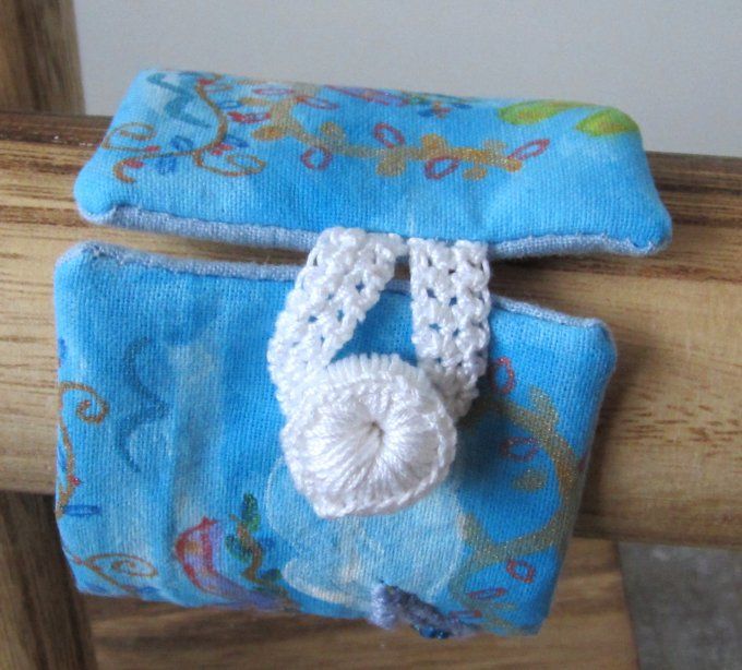 Bracelet textile brodé -OIseau - tour de poignet 16,5 - 17 cm