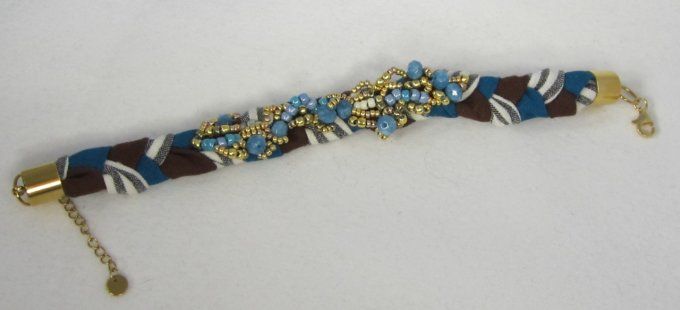 Bracelet en tissu et perles brodées
