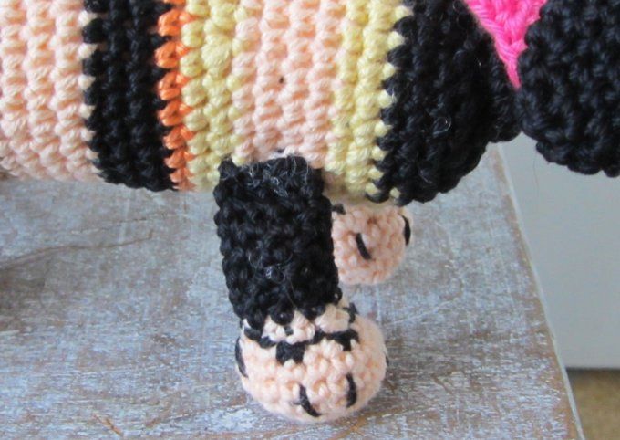 Doudou chien teckel, fait main au crochet