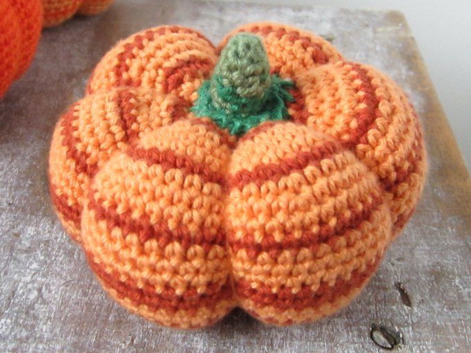 Citrouille faite main au crochet - déco automne/Halloween- vendue à l'unité