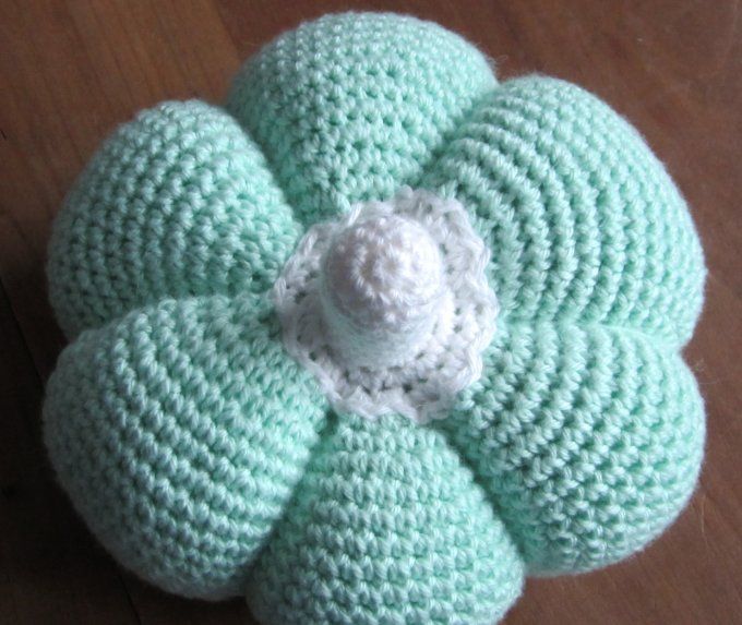 Citrouille vert clair et blanc - déco automne/ Halloween - faite main au crochet