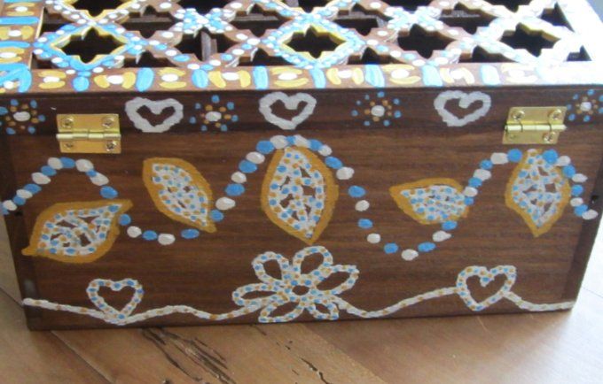 Coffret à bijoux en bois teinté et peint