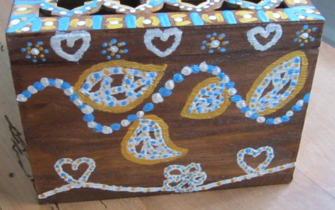 Coffret à bijoux en bois teinté et peint