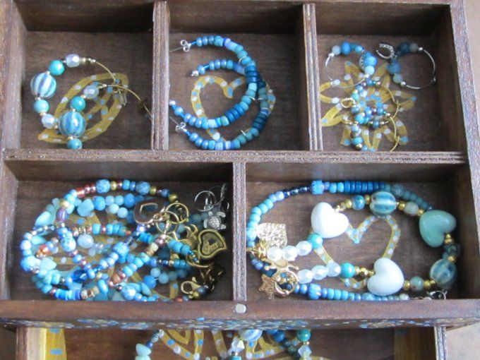 Coffret à bijoux en bois teinté et peint
