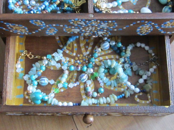 Coffret à bijoux en bois teinté et peint