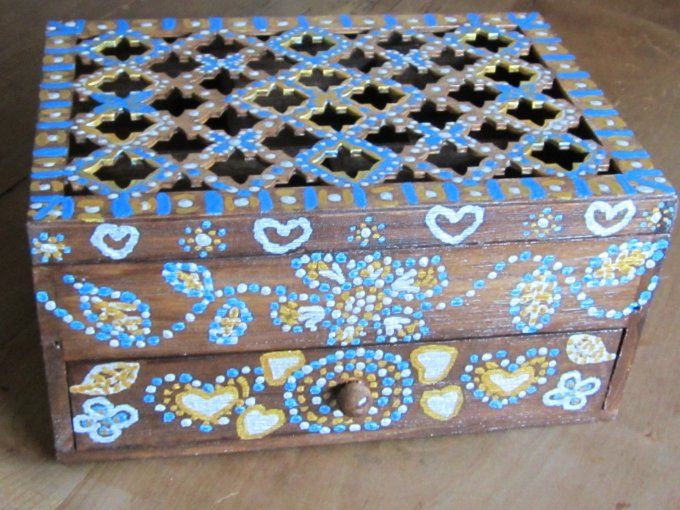 Coffret à bijoux en bois teinté et peint