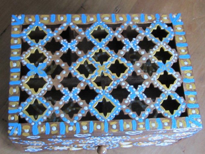 Coffret à bijoux en bois teinté et peint