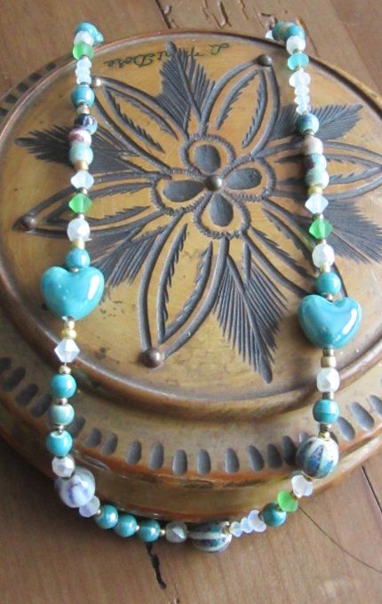 collier en perles céramique et perles en verre