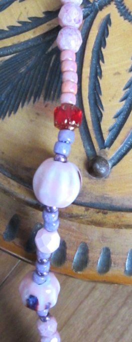 collier en perles de verre et perles en céramique