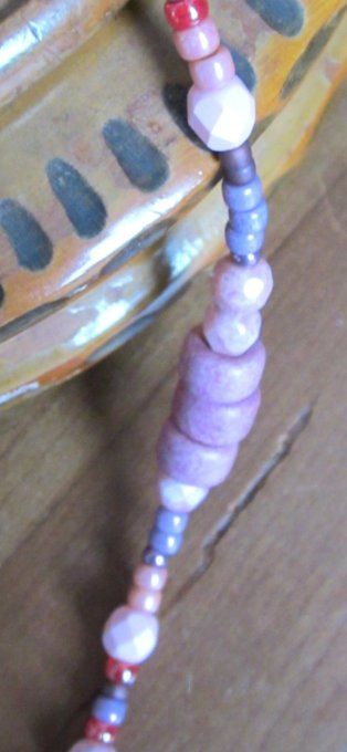 collier en perles de verre et perles en céramique