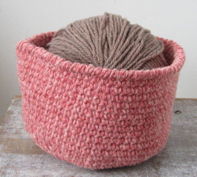 Corbeille en pure laine normande - Fait main en Normandie - 2 couleurs: rouge et rose - Taille L