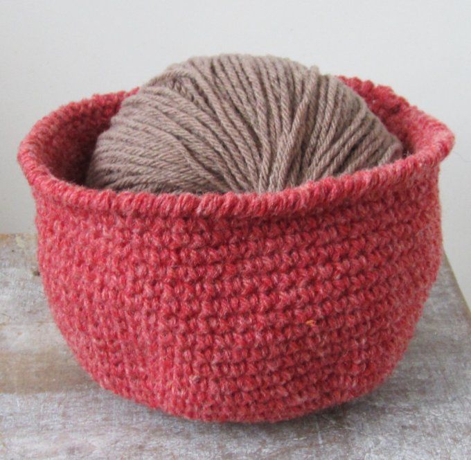 Corbeille en pure laine normande - Fait main en Normandie - 2 couleurs: rouge et rose - Taille L
