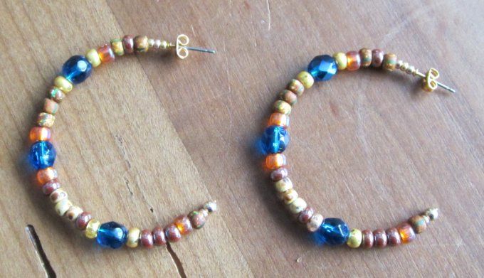 créoles en perles de verre