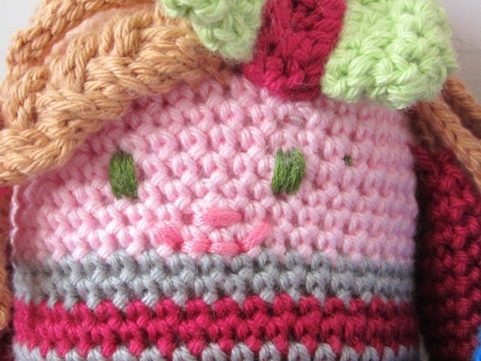 Fraise - personnage choupinou crocheté, pièce unique