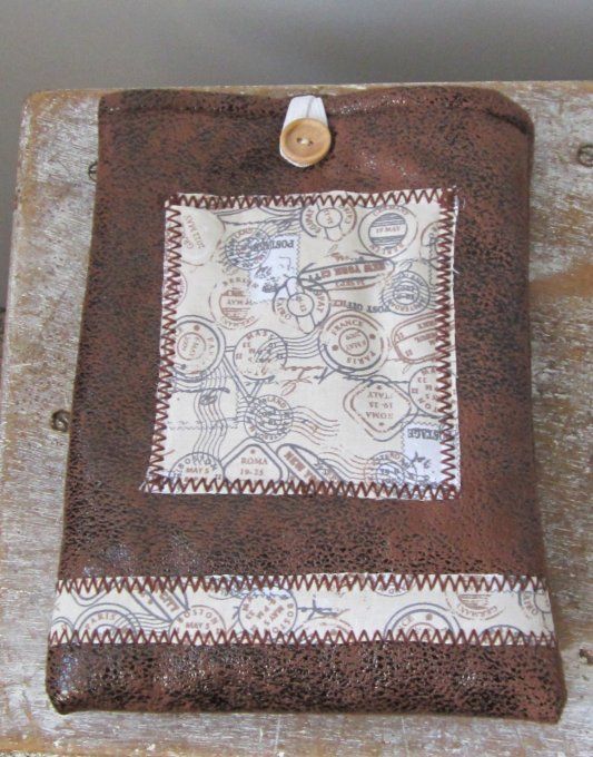 Housse matelassée pour livre de poche ou liseuse - DIFFERENTS MODELES