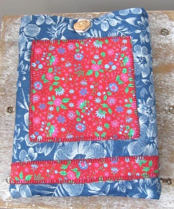 Housse matelassée pour livre de poche ou liseuse - DIFFERENTS MODELES