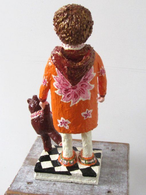 Lola, sculpture en papier mâché