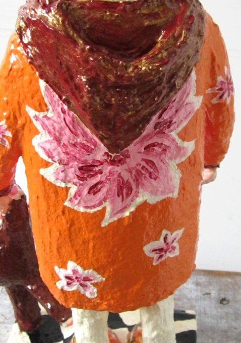 Lola, sculpture en papier mâché