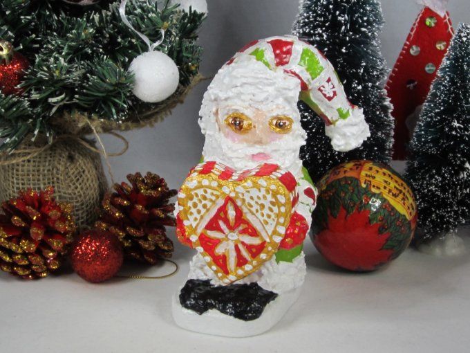 Lutin de Noël, sculpture en papier mâché, différents modèles
