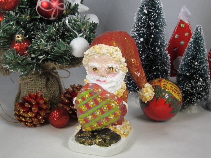 Lutin de Noël, sculpture en papier mâché, différents modèles