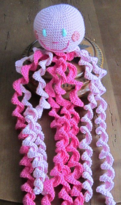 Doudou Pieuvre rose, faite main au crochet