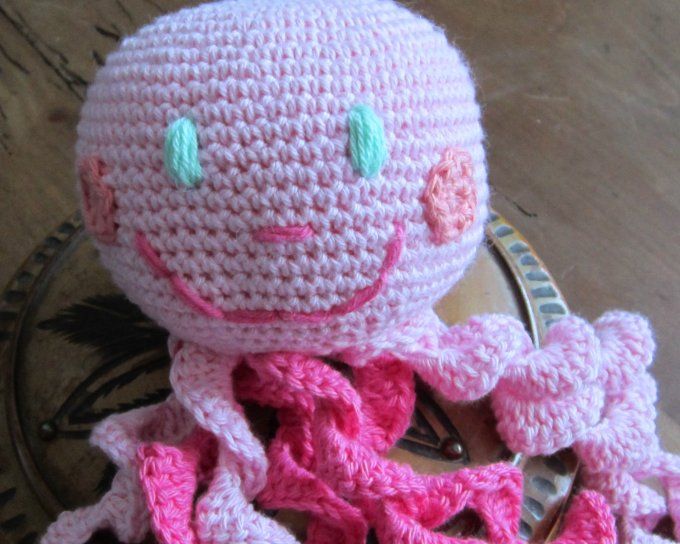 Doudou Pieuvre rose, faite main au crochet