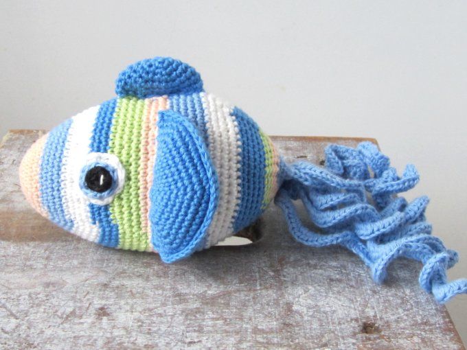 Doudou poisson arc en ciel, fait main au crochet